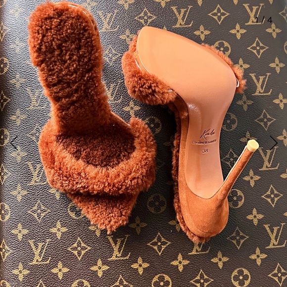 Kandee Shoes - ✨FLASH SALE✨Brand New Kandee Teddy Bear Heel